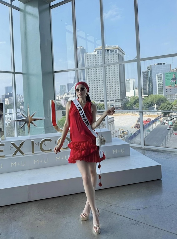 Miss Universe Vietnam 2024 cung luon bien hoa nhieu phong cach. Khi thi goi cam ca tinh, khi lai diu dang, nu tinh. Anh: Nhan vat cung cap. 