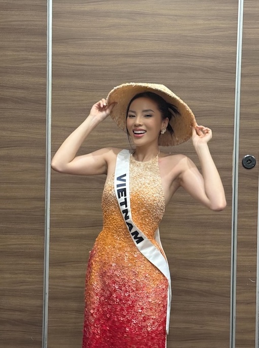 Chung ket Miss Universe 2024 se dien ra luc 9h00 ngay 17.11 (theo gio Viet Nam) tai dau truong Arena CDMX cua thu do Mexico, voi su tham gia cua gan 130 nguoi dep tren khap the gioi. Khan gia dang rat cho doi Hoa hau Ky Duyen se lam nen chuyen tai cuoc thi sac dep lon nhat hanh tinh nay. Anh: Nhan vat cung cap.