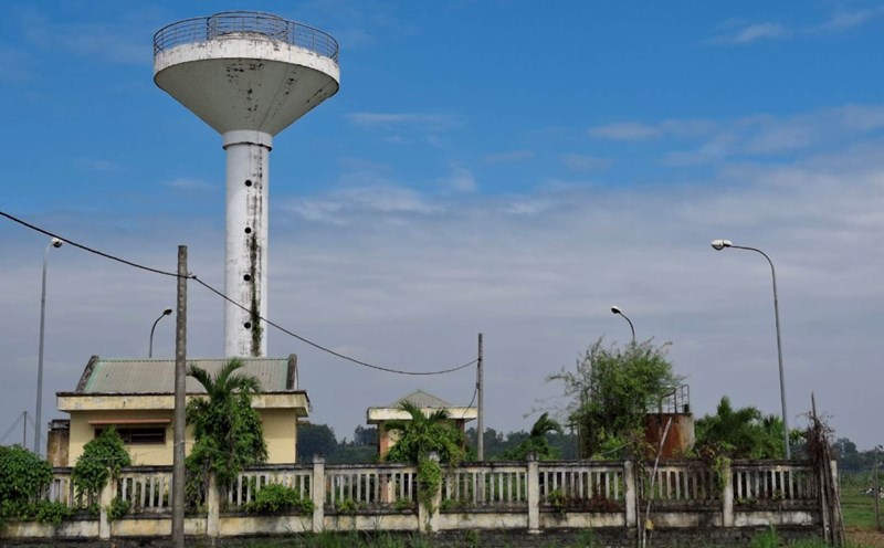 The clean water supply project in Tang Long village, Tinh Long commune has been abandoned for many years, causing great waste. Photo: Vien Nguyen