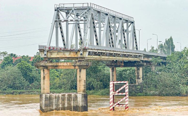 Construction of the new Phong Chau bridge is expected to start in December 2024 and be completed before December 31, 2025. Photo: VGP