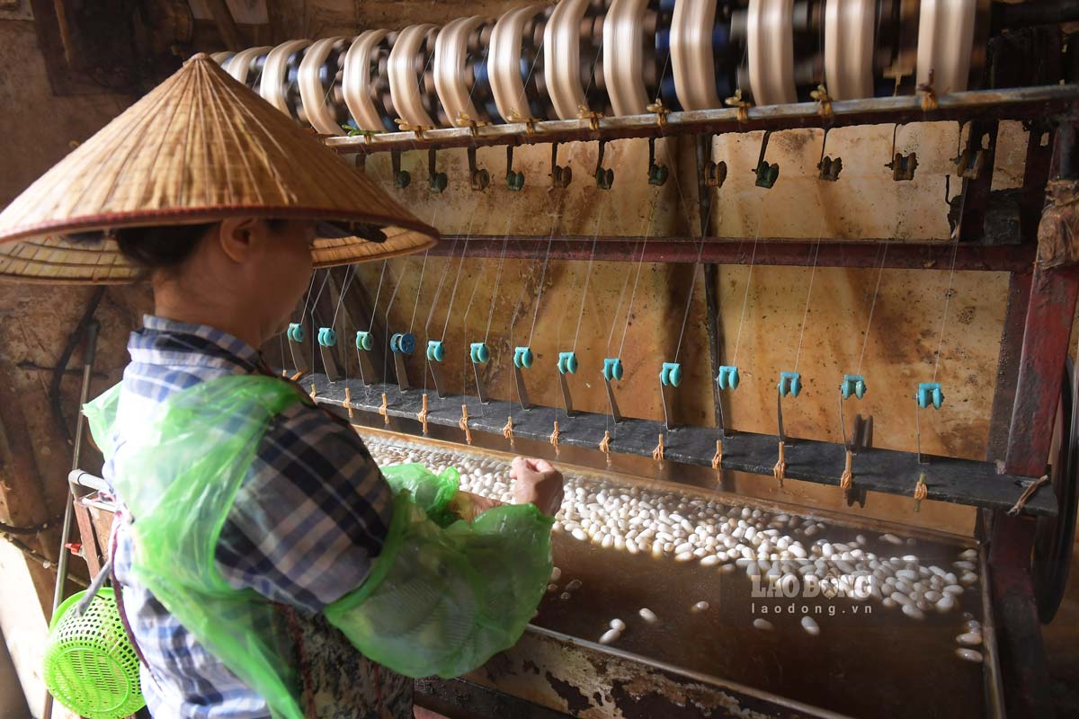 Hai Duong Provincial People's Committee has decided to revoke the craft village title for two traditional craft villages. Photo: Luong Ha