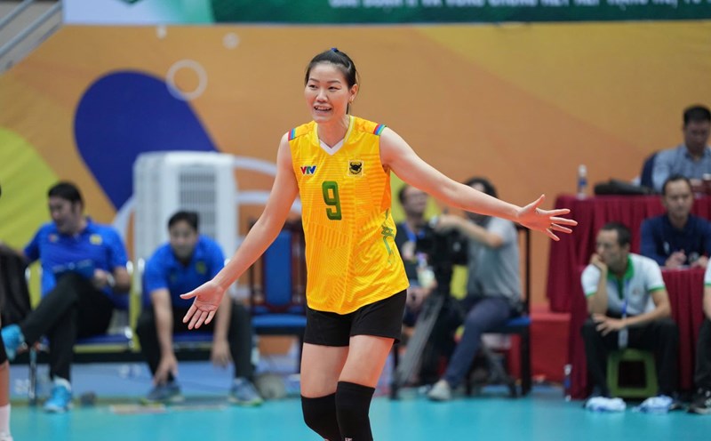 Nguyen Thi Ngoc Hoa in VTV Binh Dien Long An shirt. Photo: VFV