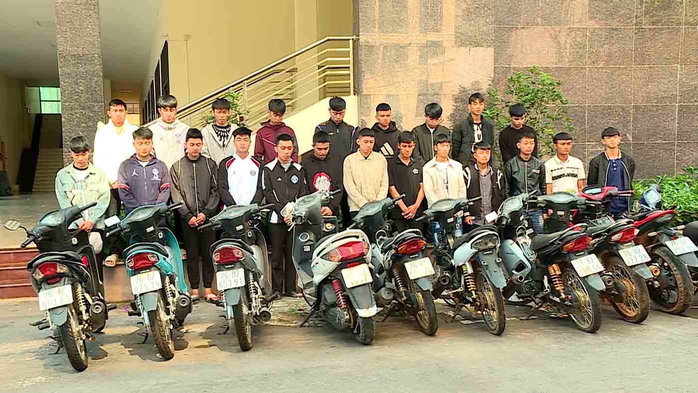 Fighting on the street because of eye irritation, group of young people were prosecuted