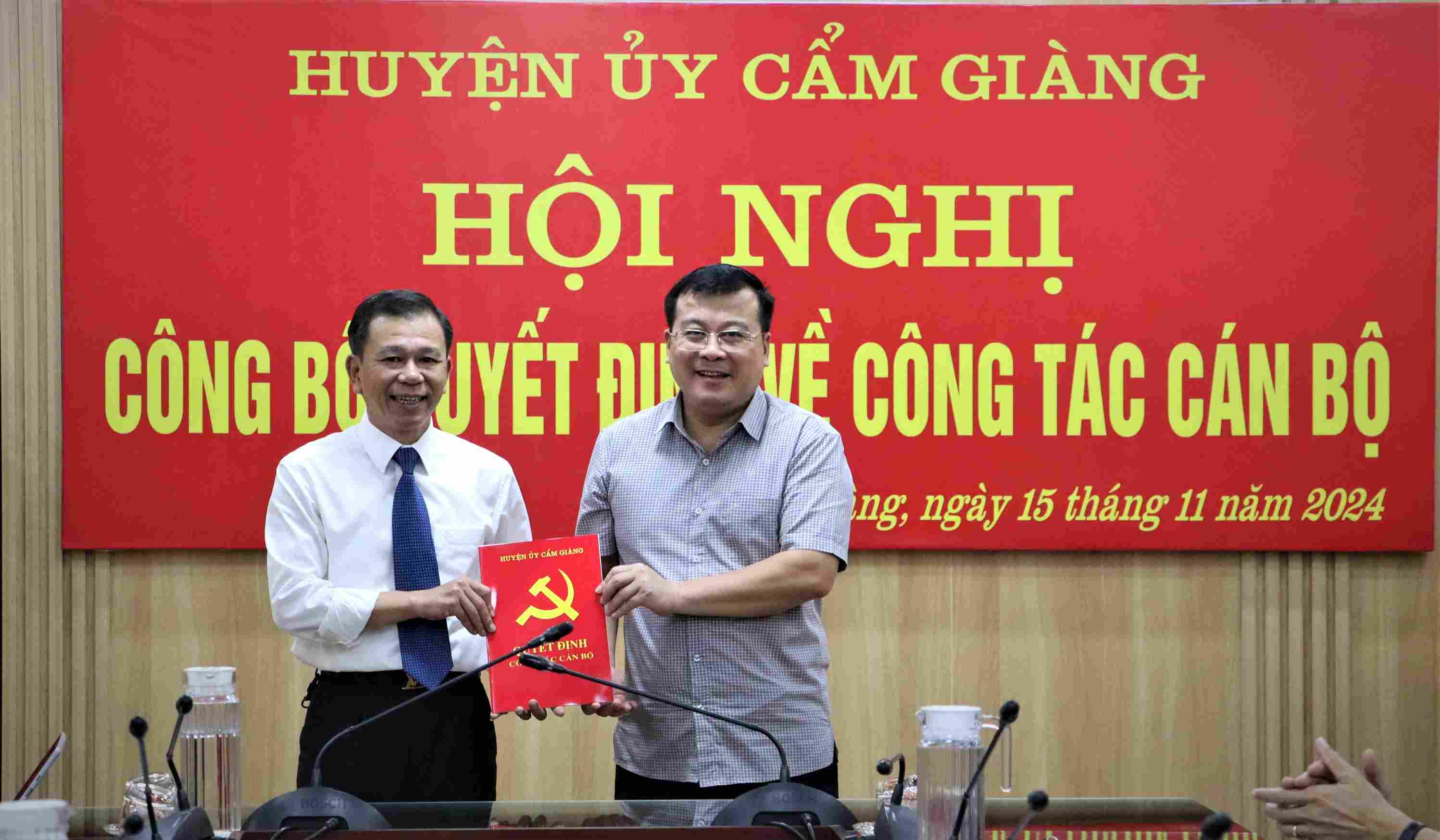 Cam Giang District Party Committee, Hai Duong Province has just held a conference to announce the decision on personnel work. Photo: Cam Giang District Portal