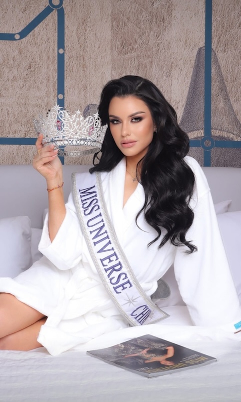 Emilia Dides - dai dien Chile duoc chuyen trang sac dep Missosology du doan se dang quang Miss Universe 2024. Emilia la mot ca si nhac pop. Co noi tieng sau khi gianh chien thang mot chuong trinh truyen hinh thuc te. Anh: Miss Universe. 