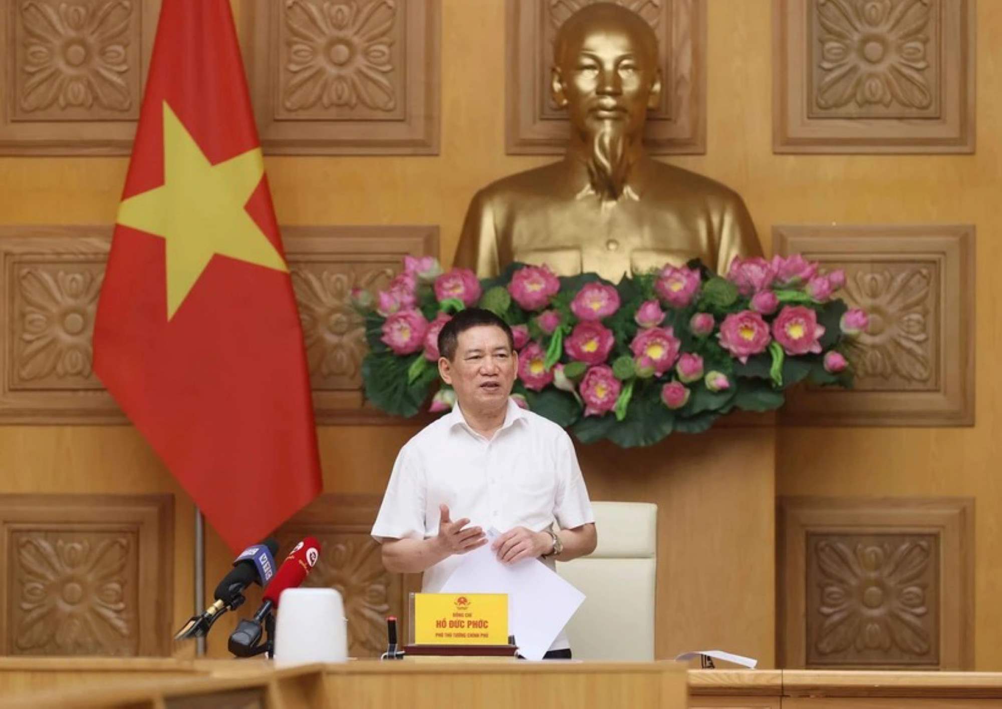 Party Central Committee member, Deputy Prime Minister Ho Duc Phoc chaired a meeting on inspecting and urging the acceleration of public investment disbursement in 2024. Photo: VNA
