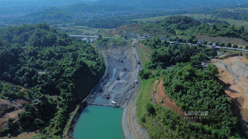 Many infrastructure and transport development projects in Lao Cai will be disbursed in 2024. Photo: Dinh Dai.