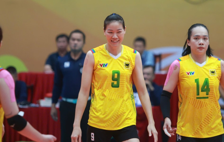 Midfielder Ngoc Hoa helps VTV Binh Dien Long An enter the final match of the 2024 national championship. Photo: Hoang Anh