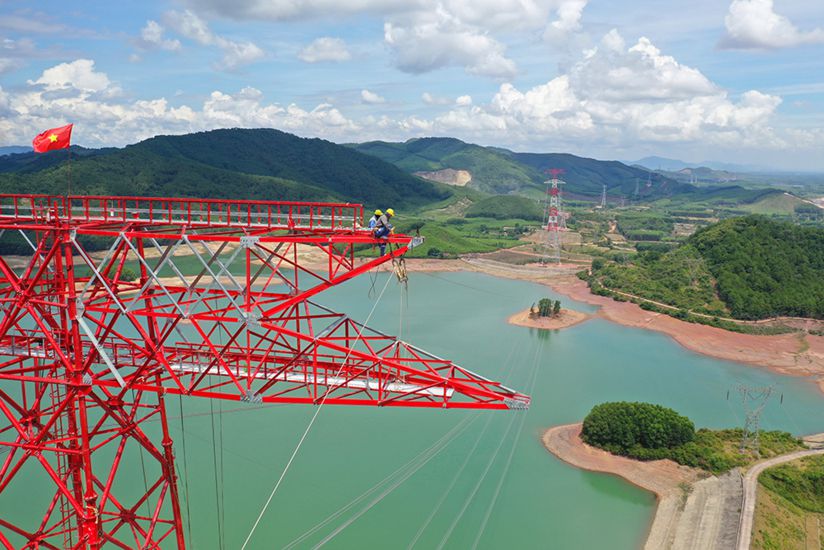 The 500kV line 3 project has been completed after a period of rapid construction with the highest determination. Photo: Xuan Tien