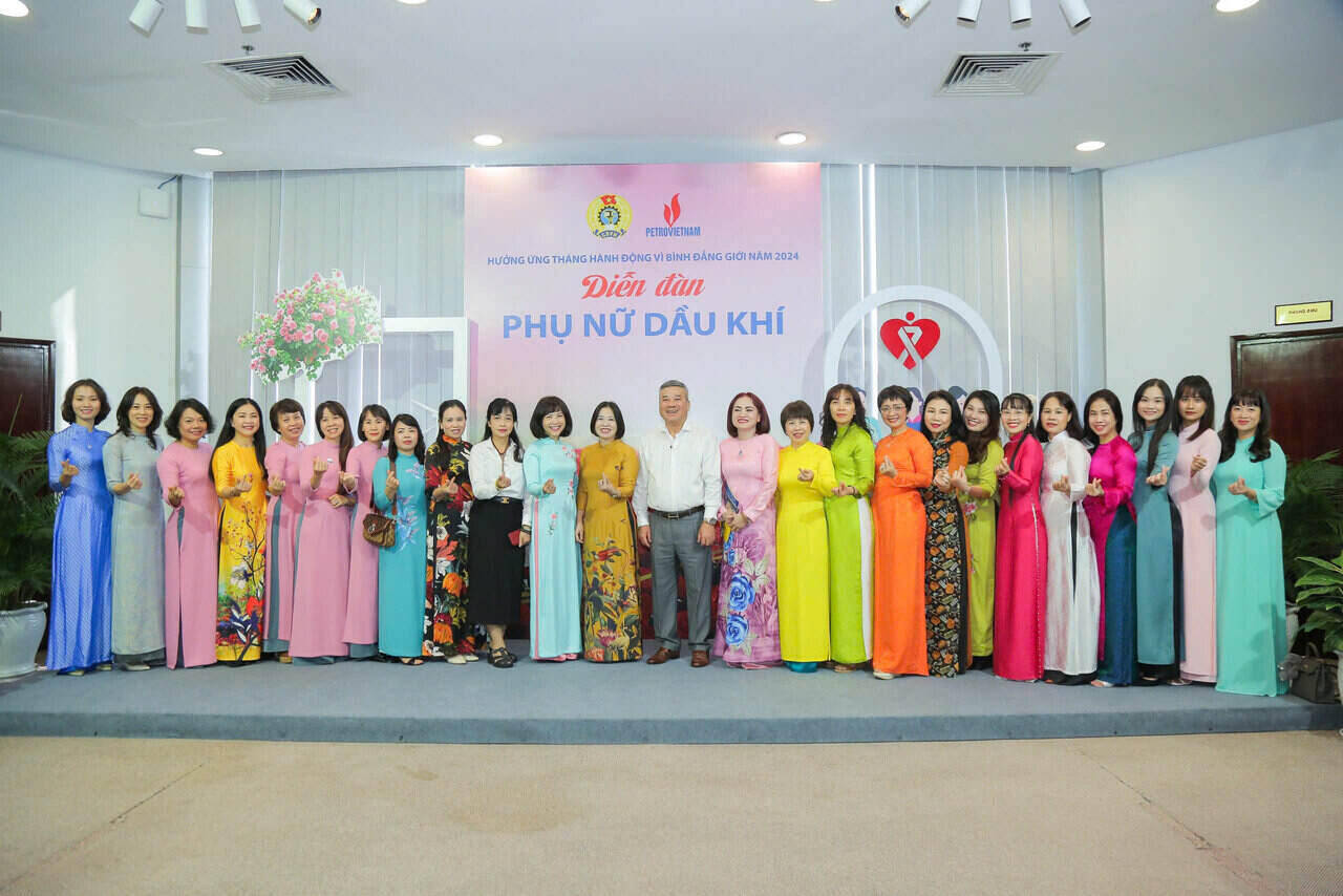 Vietnam Oil and Gas Trade Union always focuses on training and fostering female workers. Photo: Trade Union