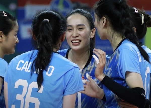 Long Son Thanh Hoa Cement meets LPB Ninh Binh at the 2024 national volleyball tournament. Photo: VFV