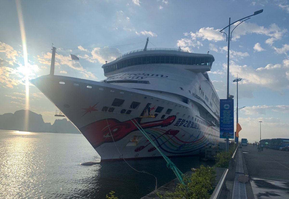 The first ship from Bac Hai arrived at Ha Long International Passenger Port on the morning of November 16. Photo: Nguyen Hung