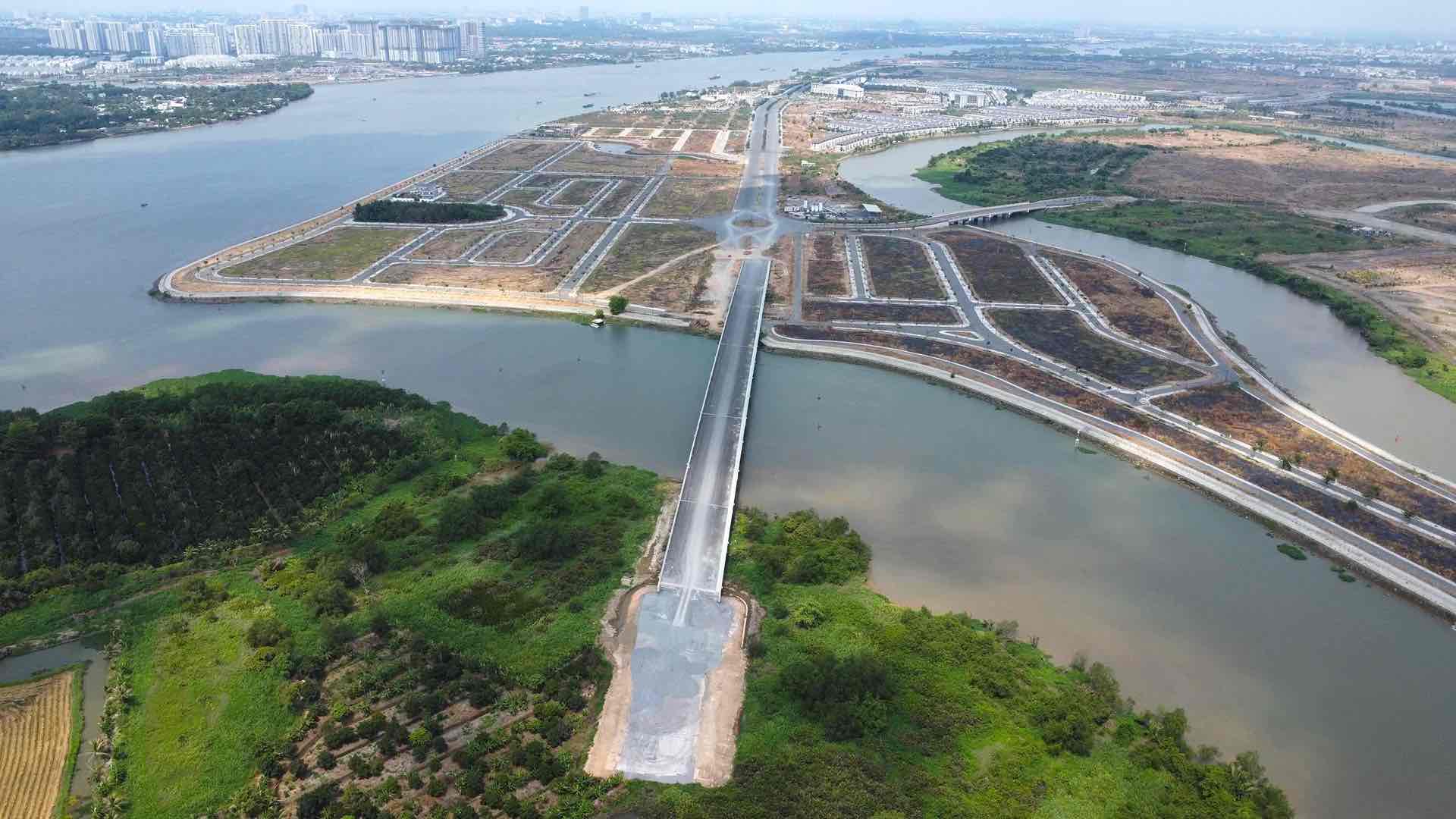 The Vam Cai Sut bridge project has a total investment capital of more than 387 billion VND. Photo: Ha Anh Chien