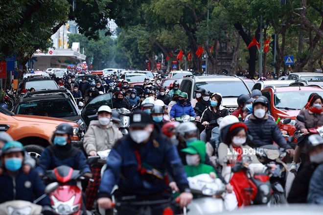 Limiting gasoline vehicles, need to calculate carefully, have appropriate routes. Photo: Hai Nguyen