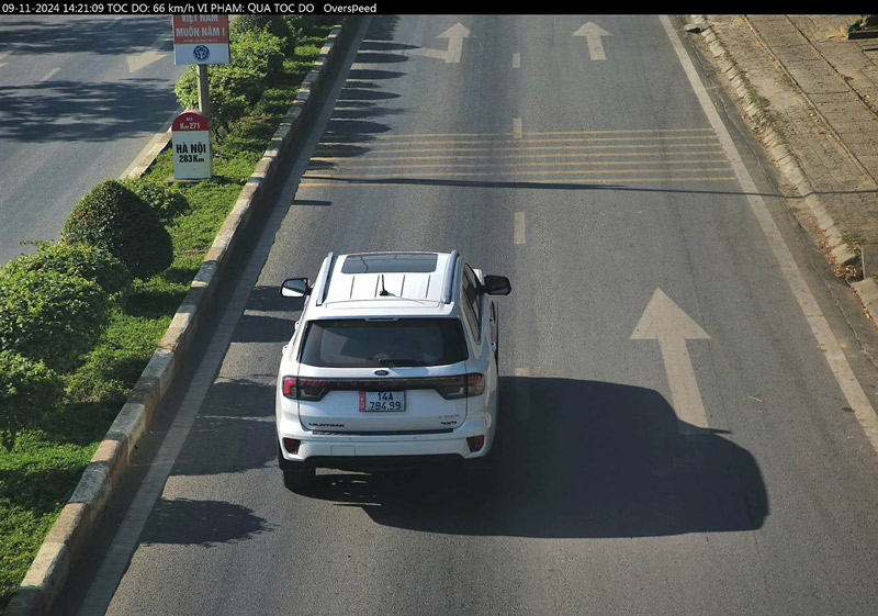 Yellow-plate cars and a series of out-of-province cars were fined in Cao Bang. Photo: Cao Bang Police
