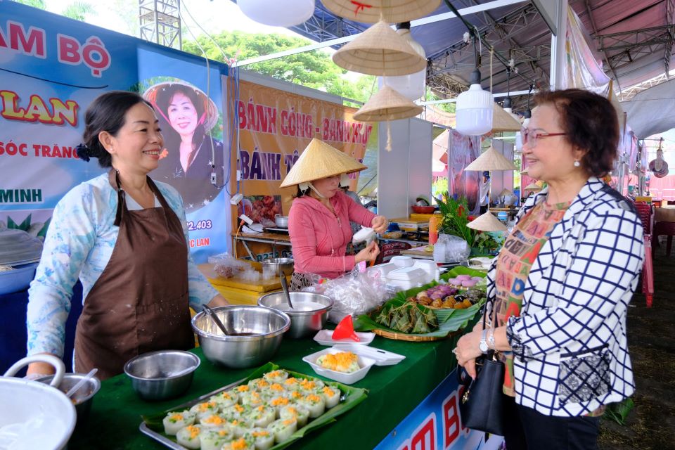 Món bánh bầu được rất nhiều người ưa thích vì hương vị đặc trưng. Ảnh: Mỷ Ly