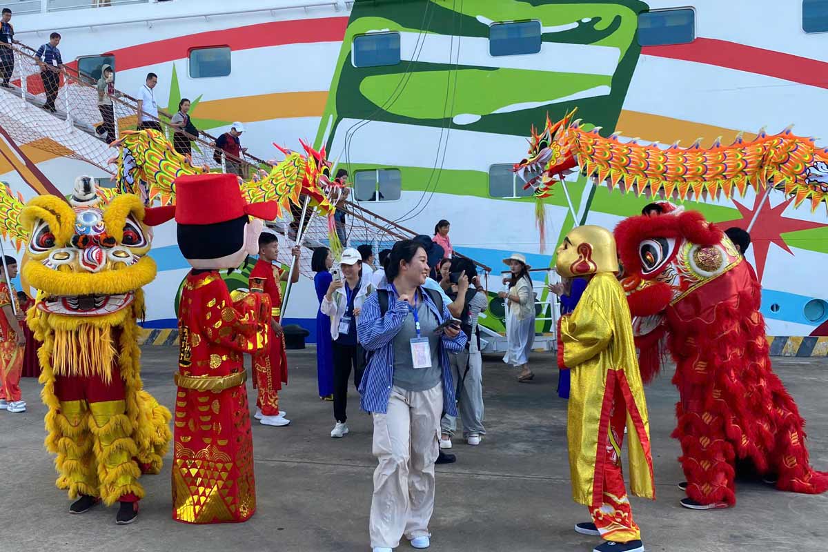Welcoming tourists at Ha Long International Passenger Port. Photo: Doan Hung