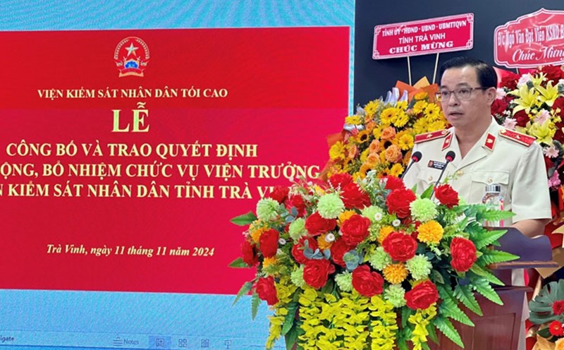 New Chief Prosecutor of Tra Vinh Provincial People's Procuracy Nguyen Quoc Han speaks upon receiving the appointment decision. Photo: Tra Vinh Provincial People's Procuracy