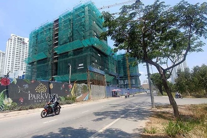 The Park Vista real estate project has stopped construction since mid-2019, and so far there are no signs of "revival". Photo: Bao Chuong