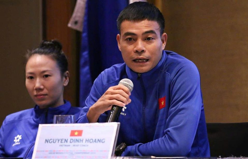 Head coach Nguyen Dinh Hoang of the Vietnam women's futsal team. Photo: VFF