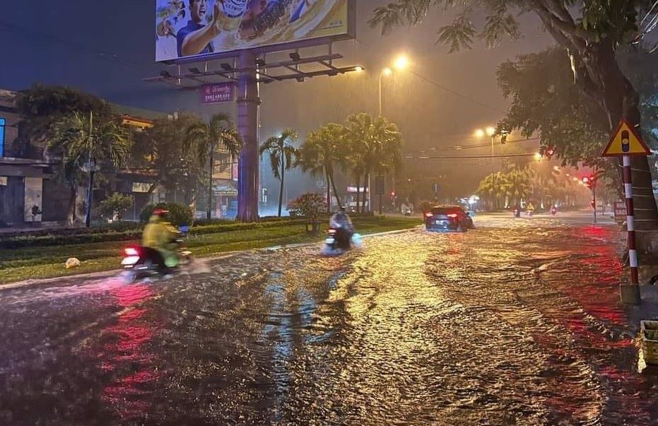 Flooding on Hung Vuong Street, Tam Ky City, Quang Nam. Photo: Tam Ky