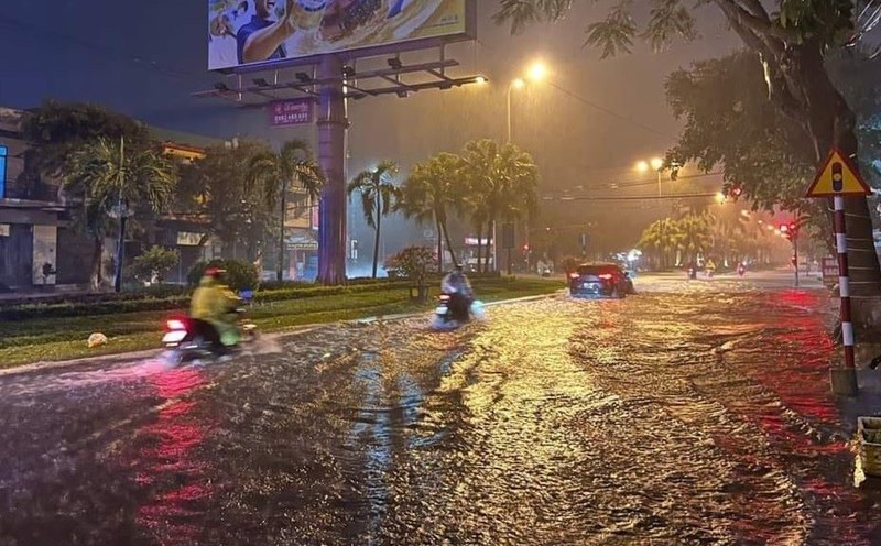 Flooding on Hung Vuong Street, Tam Ky City, Quang Nam. Photo: Tam Ky