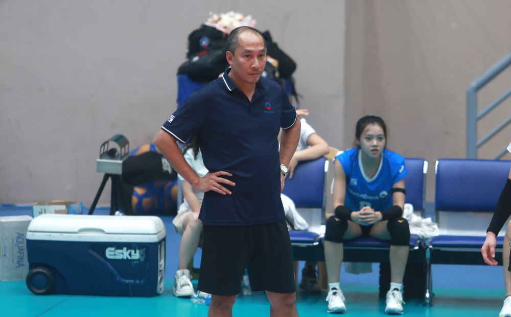 Coach Nguyen Tuan Kiet mentioned Vietinbank's difficulties in the 2024 National Volleyball Championship. Photo: Hoang Hue