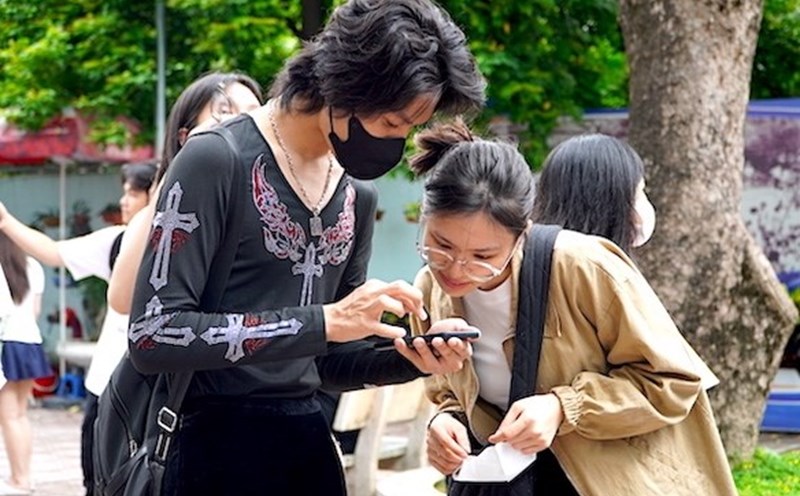 Many universities have reduced their admission quotas or completely eliminated the high school transcript admission method from 2025. Photo: Van Trang