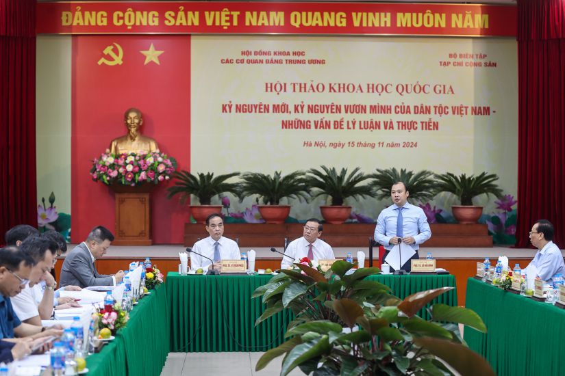 National scientific conference “New era, the era of the Vietnamese nation's rise - Theoretical and practical issues” on the morning of November 15. Photo: T.Vuong