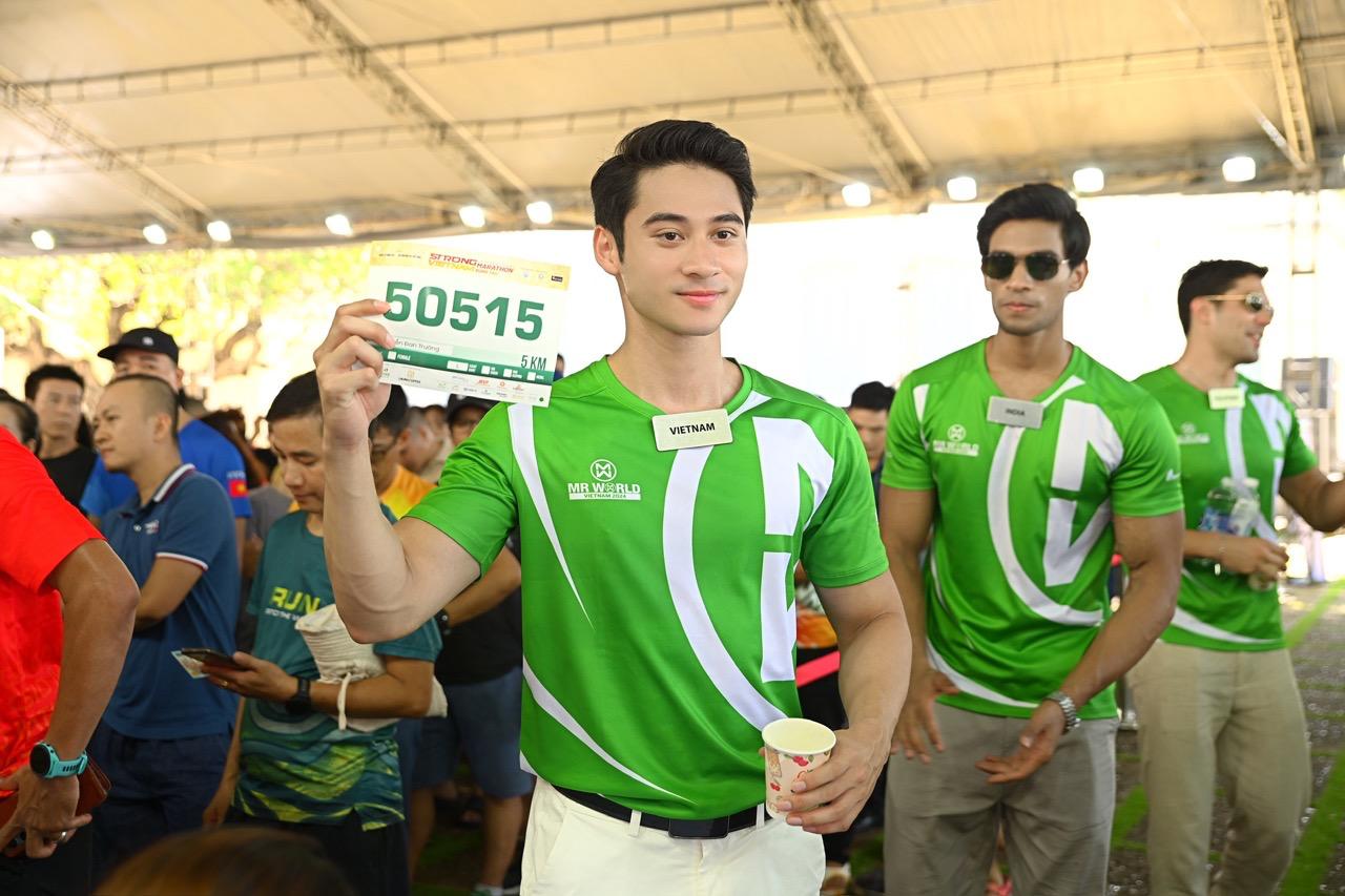 The male kings participating in the race. Photo: Organizing Committee.