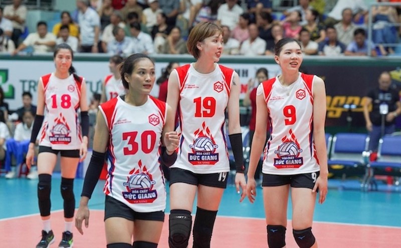 Duc Giang Chemicals meets VTV Binh Dien Long An at the 2024 national volleyball tournament. Photo: VFV