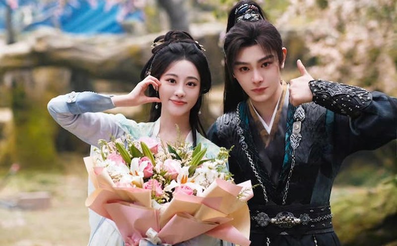 Dinh Vu He and Chuc Tu Dan spread love rumors after filming "Eternal Night Galaxy". Photo: Weibo