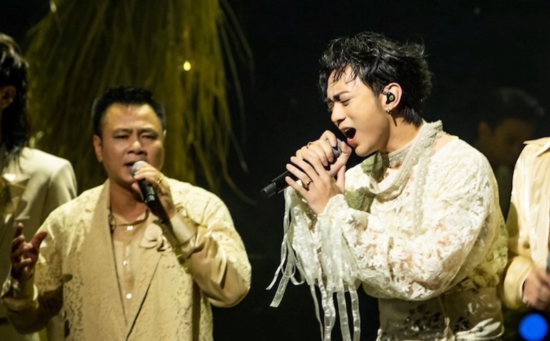Tu Long and Soobin Hoang Son in Call Me by Fire. Photo: Producer