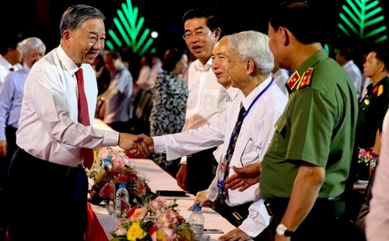 General Secretary To Lam attended the live television broadcast celebrating the 70th anniversary of the Northward regrouping event at Song Doc bridge, Ca Mau. Photo: VNA
