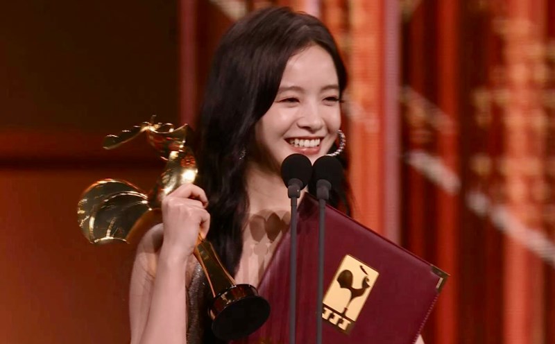 37th Golden Rooster Award winner Ly Canh Hy. Photo: Weibo