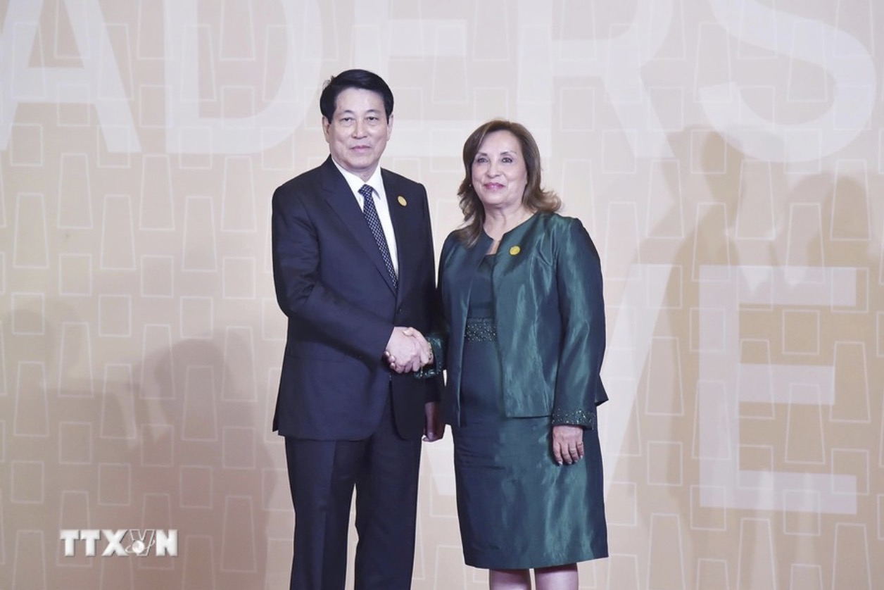 Peruvian President Dina Ercilia Boluarte Zegarra welcomed President Luong Cuong to attend the conference. Photo: VNA