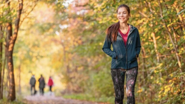 Walking exercise to lose weight. Photo: According to Healthshots.