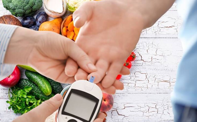 Eating foods with a low glycemic index is good for your health. Graphics: Ha May