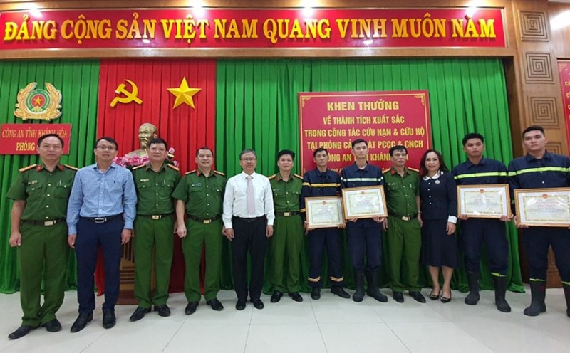 Khanh Hoa Provincial Police Force has received many certificates of merit and other forms of rewards in recent times. Photo: Khanhhoa.gov.vn
