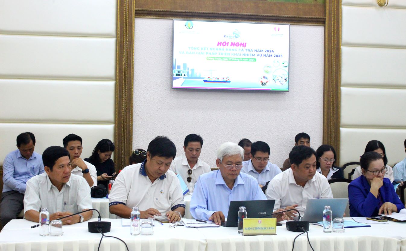 Nguoi nuoi ca tra tai hoi nghi. Anh: Luc Tung