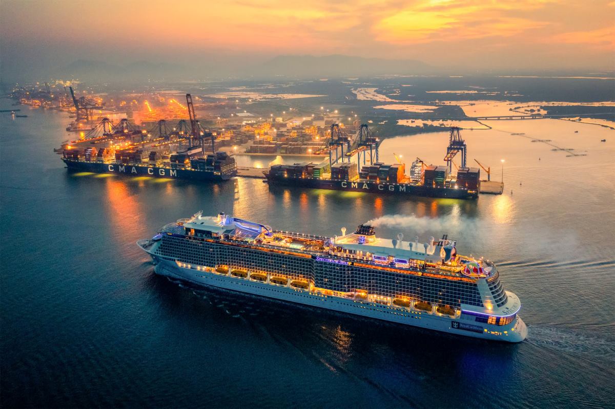 The busy and bustling Cai Mep - Thi Vai seaport (Phu My town) - a deep seaport cluster in Ba Ria - Vung Tau. Photo: Phu My town People's Committee