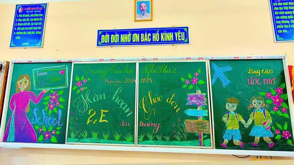 A primary school teacher in Vinh City, Nghe An Province decorates a beautiful board to welcome students to school. Photo: Hai Dang