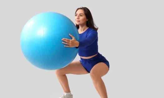 Động tác Pilates giúp săn chắc cơ bụng. Ảnh: Theo Healthshots.