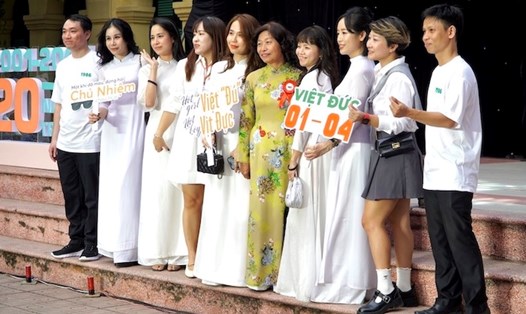 Ngày 20.11, sự tri ân thầy cô không ở món quà, bó hoa mà là sự trưởng thành, tình cảm học trò dành tặng. Ảnh: Vân Trang