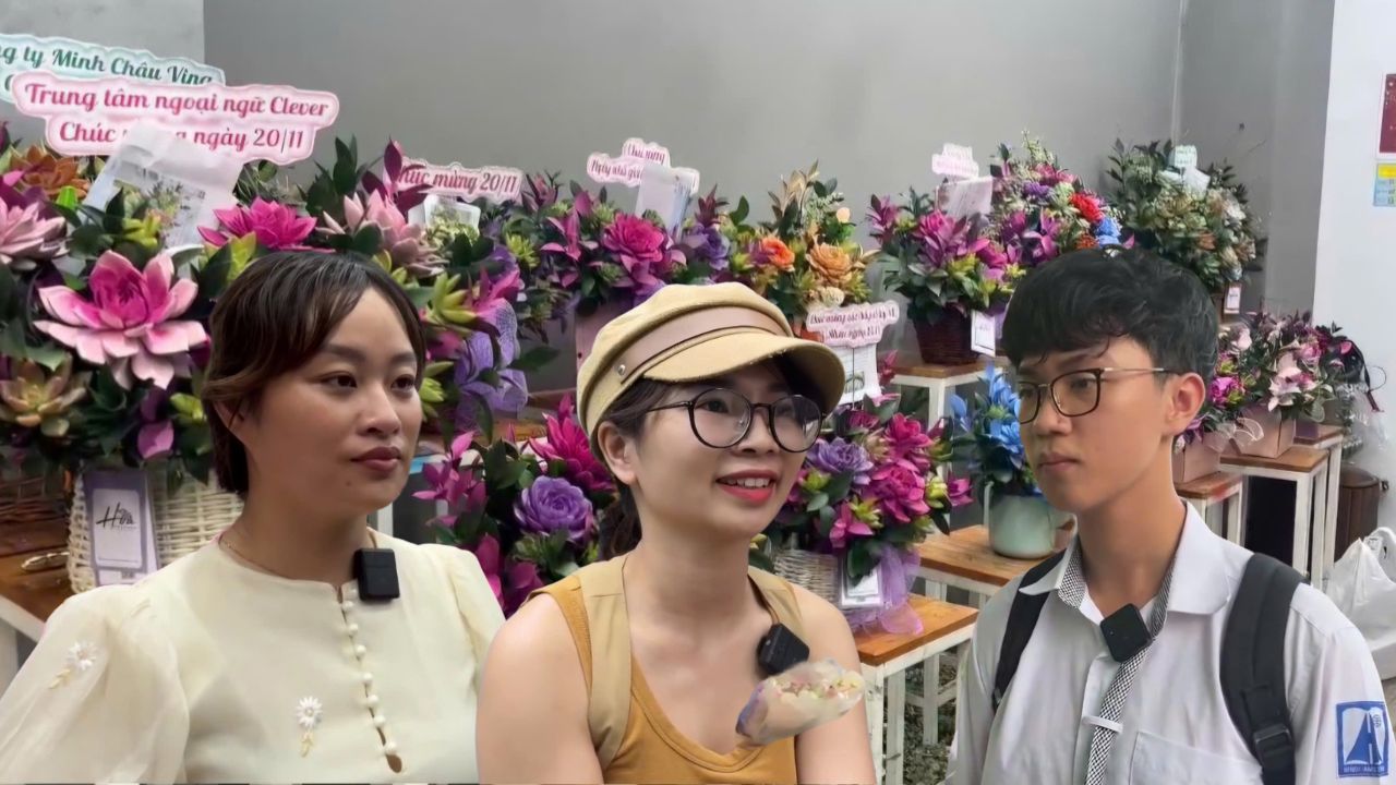 Succulents attract customers on November 20. Photo: Hoang Loc