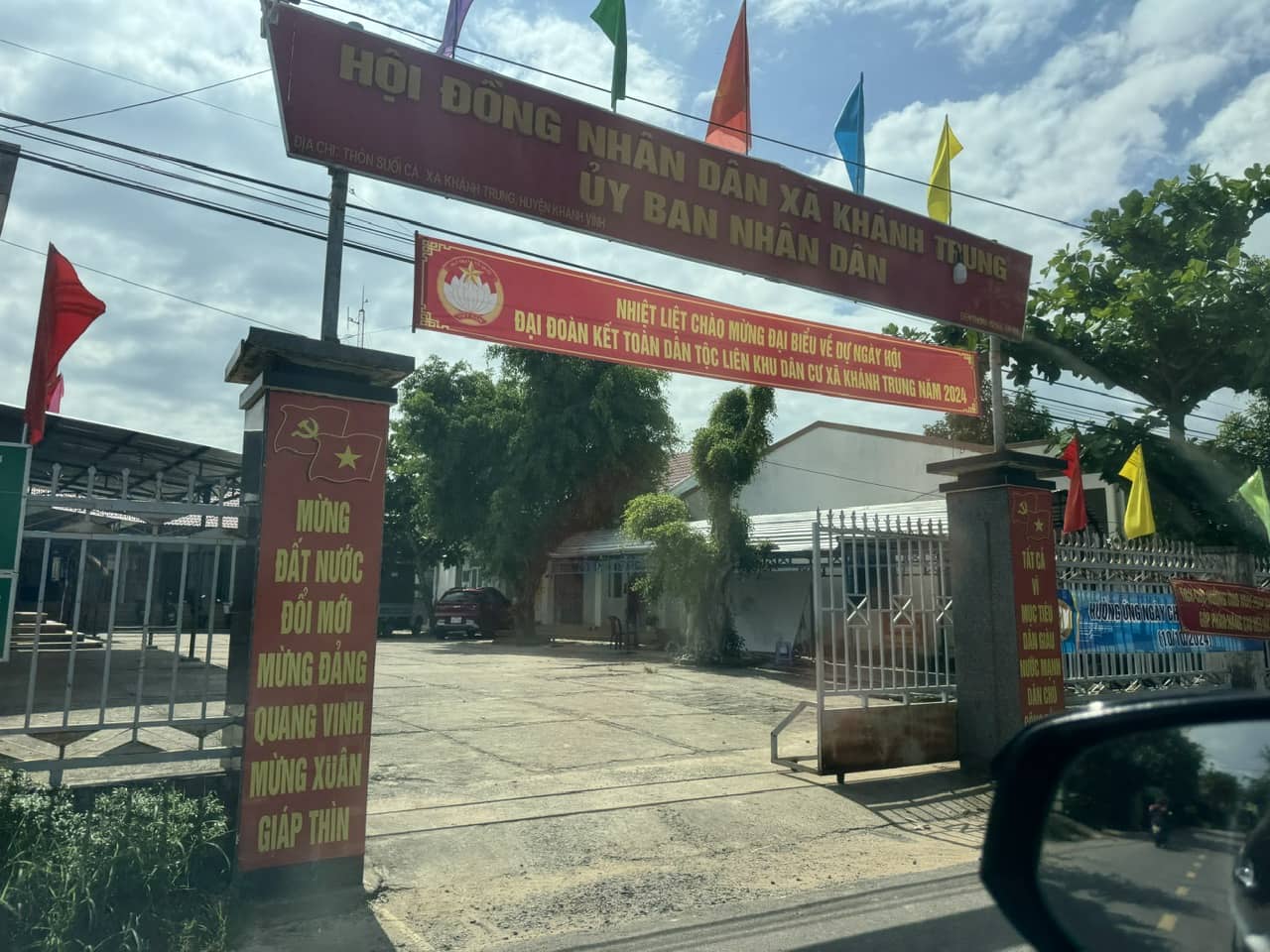 The inspection agency pointed out a number of flawed projects in Khanh Trung commune and many communes in Khanh Vinh district. Photo: Huu Long