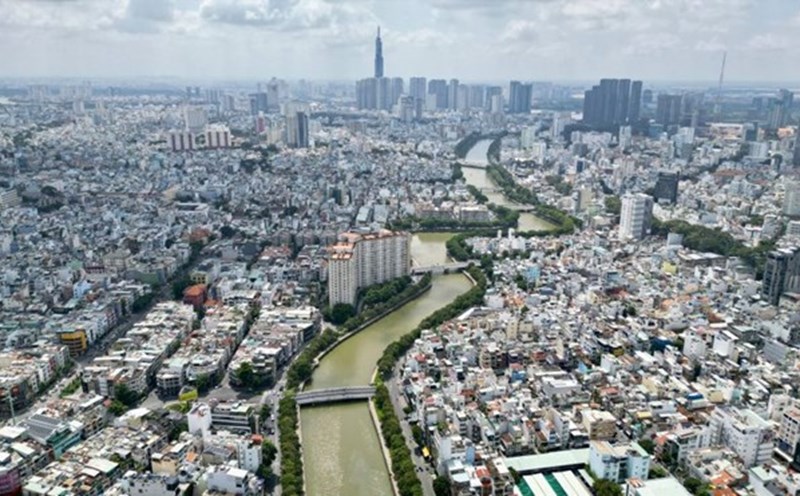 Ho Chi Minh City merged 80 wards into 41 wards, resulting in a surplus of 1,022 personnel. Photo: Minh Quan
