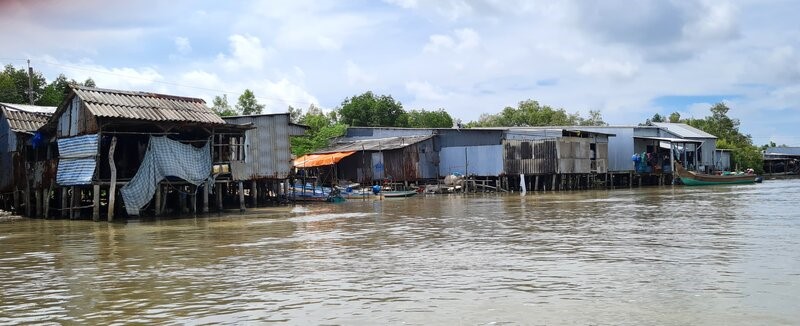 Many people in Ca Mau province have the habit of building houses along canals and streams. Photo: Nhat Ho