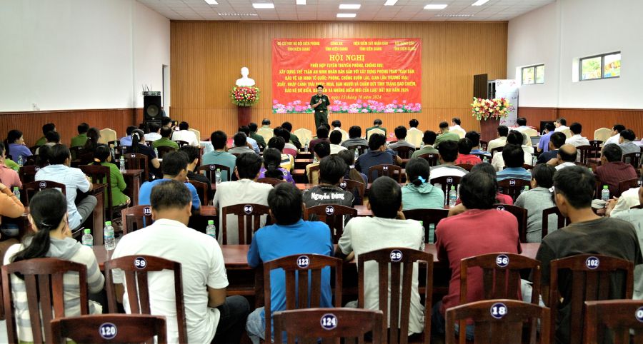 In October and November 2024, the Kien Giang Border Guard Command coordinated with units and People's Committees of districts and cities to organize many propaganda sessions against IUU fishing. Photo: Tien Vinh