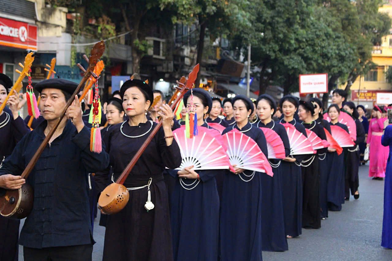  Lien hoan nghe thuat hat Then, dan Tinh cac dan toc Tay, Nung, Thai lan thu VII dien ra tu 16 – 18.11, la hoat dong duoc to chuc song song voi chuoi hoat dong Tuan “Dai doan ket dan toc - Di san van hoa Viet Nam” nam 2024. 